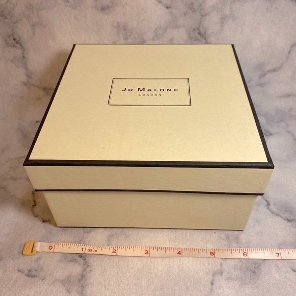 Jo Malone London Square Box, Empty Gift Box with Packaging , 6 x 6 x 3 in - NEW - Picture 4 of 8